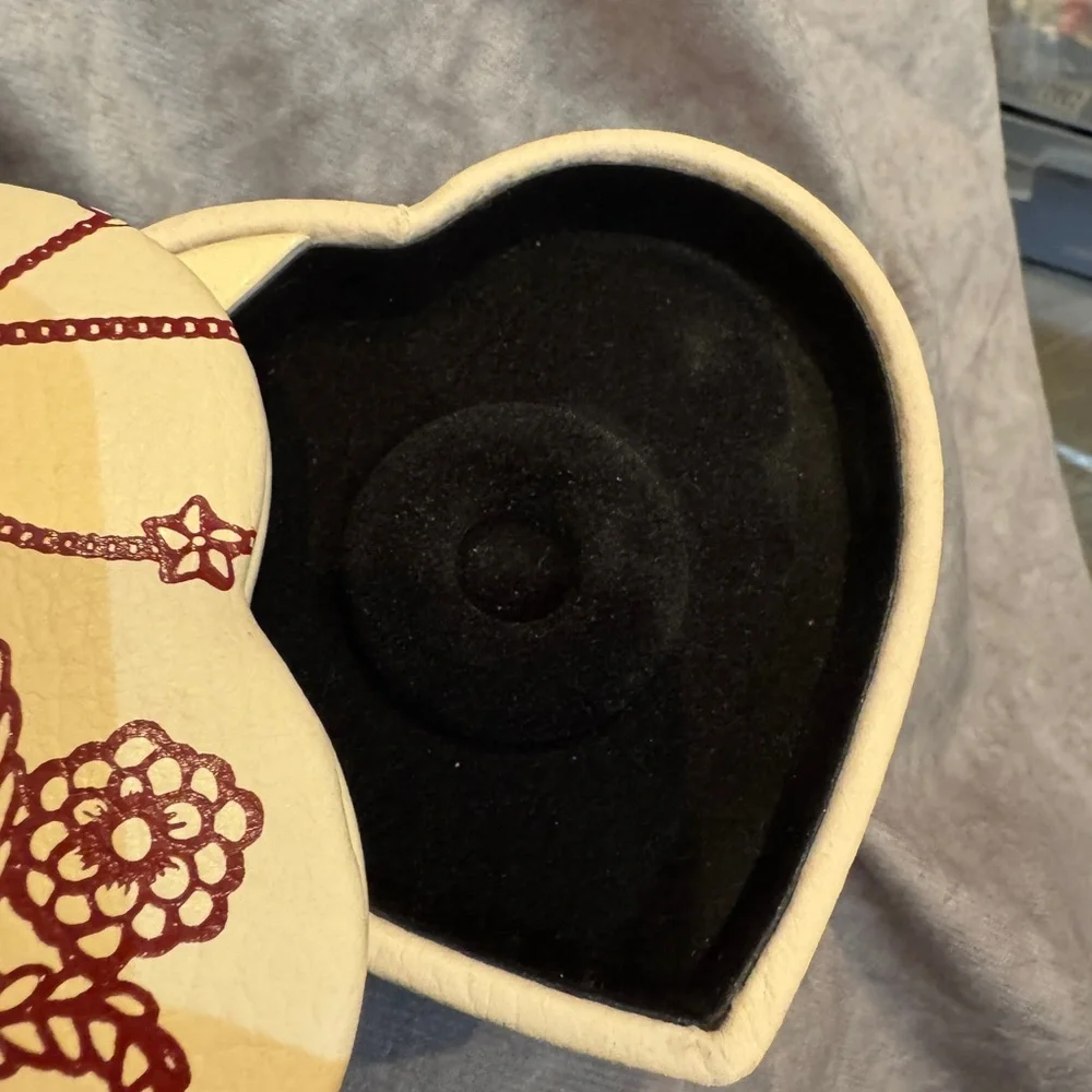 Pandora  Leather Heart-Shaped‎ Cream Jewelry 3 tier Box with Red Floral Design